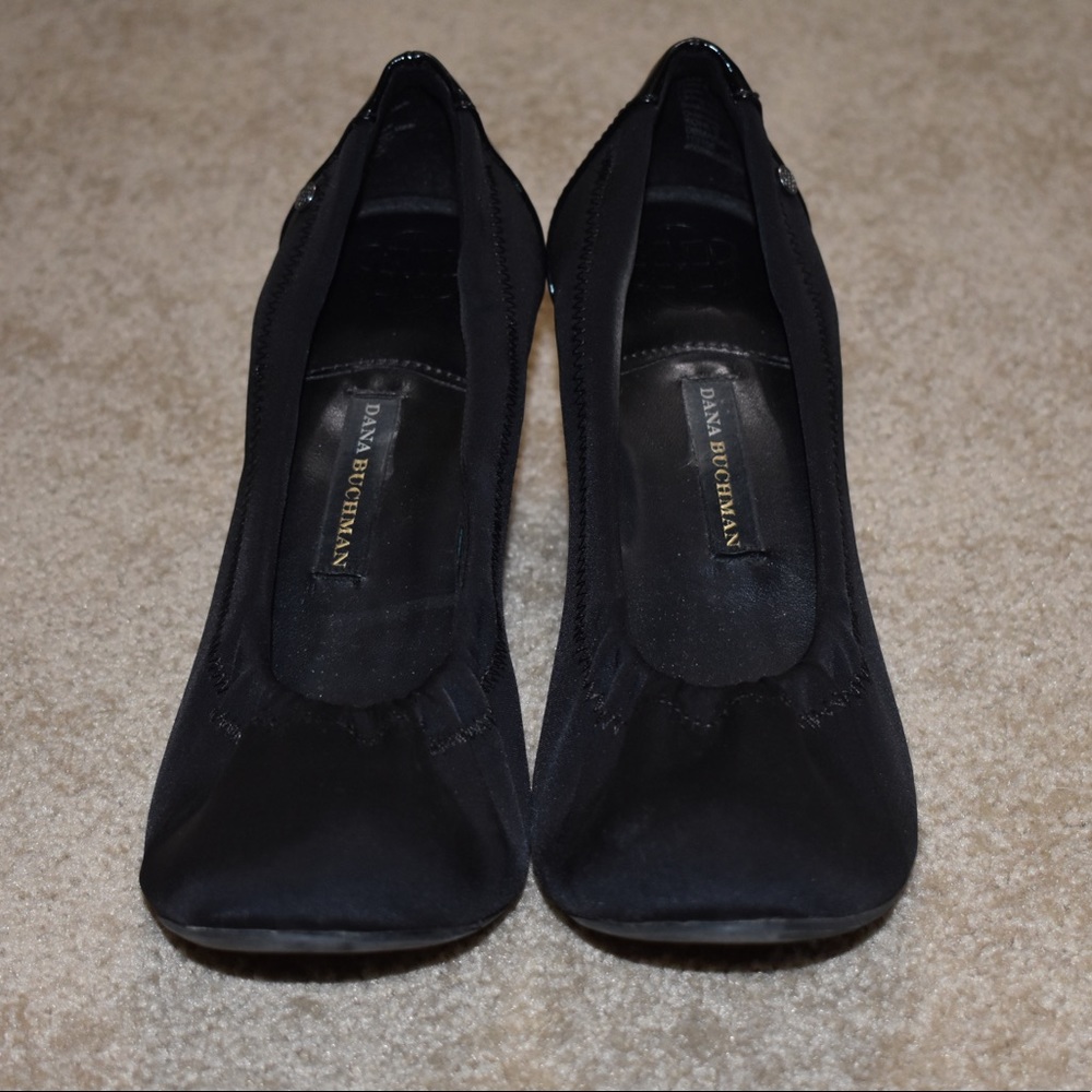 Dana Buchman black 1 inch heel